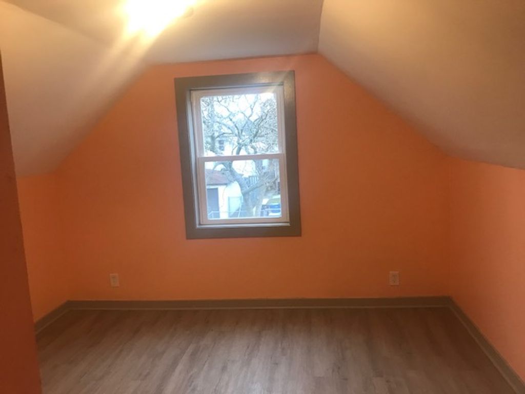 listing image 0