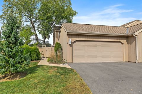 Photo of 830 OAK HILL Road, Lake Barrington, IL 60010 (MLS # 12486957) Photo of 830 OAK HILL Road, Lake Barrington, IL 60010 (MLS # 12486957)