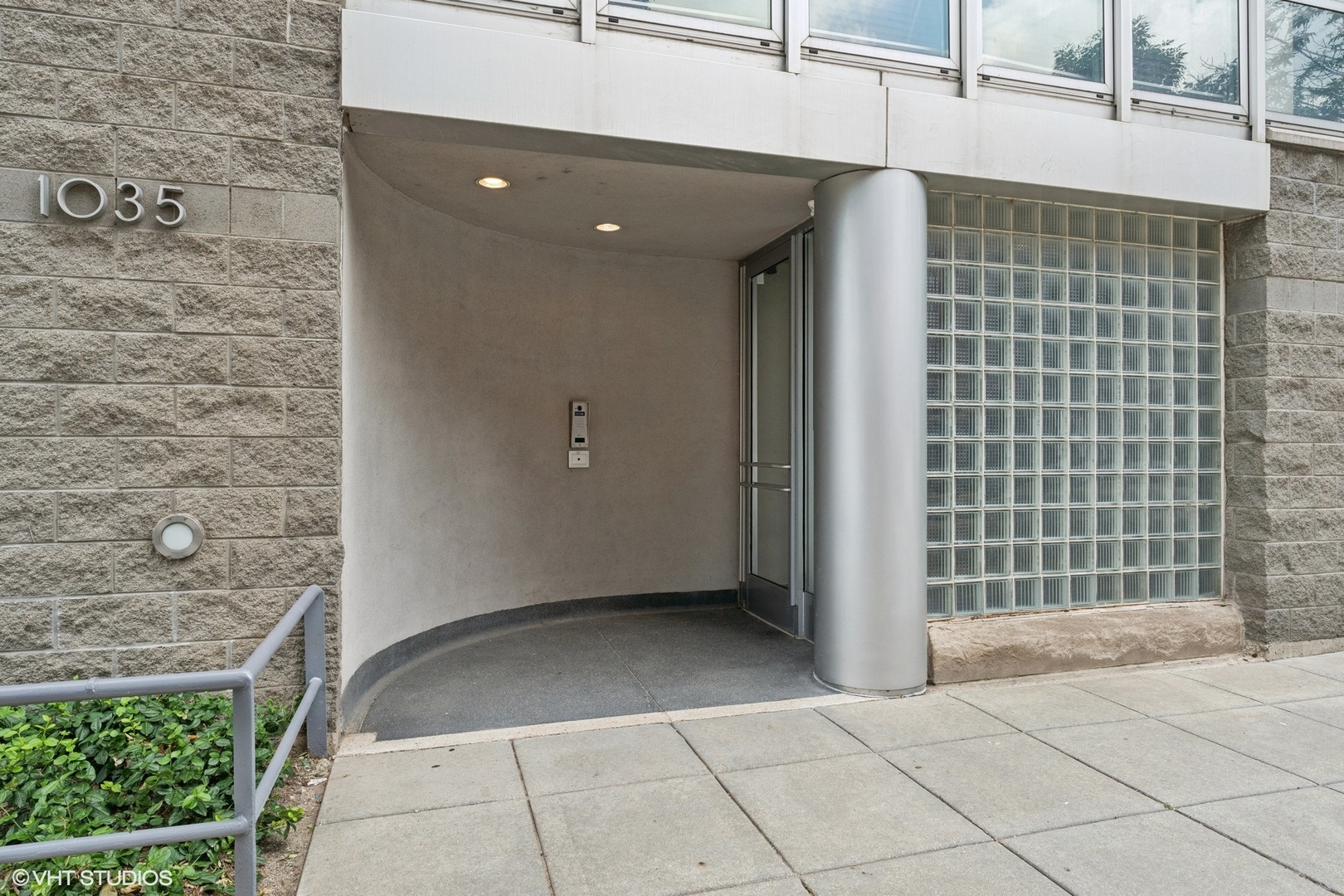 1035 W Huron Street 402