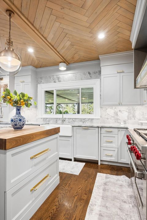 Tiny photo for 21 E 8th Street, Hinsdale, IL 60521 (MLS # 12620667)