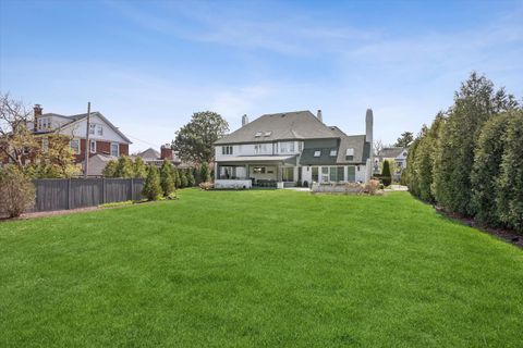 Tiny photo for 21 E 8th Street, Hinsdale, IL 60521 (MLS # 12620667)