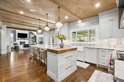 Tiny photo for 21 E 8th Street, Hinsdale, IL 60521 (MLS # 12620667)
