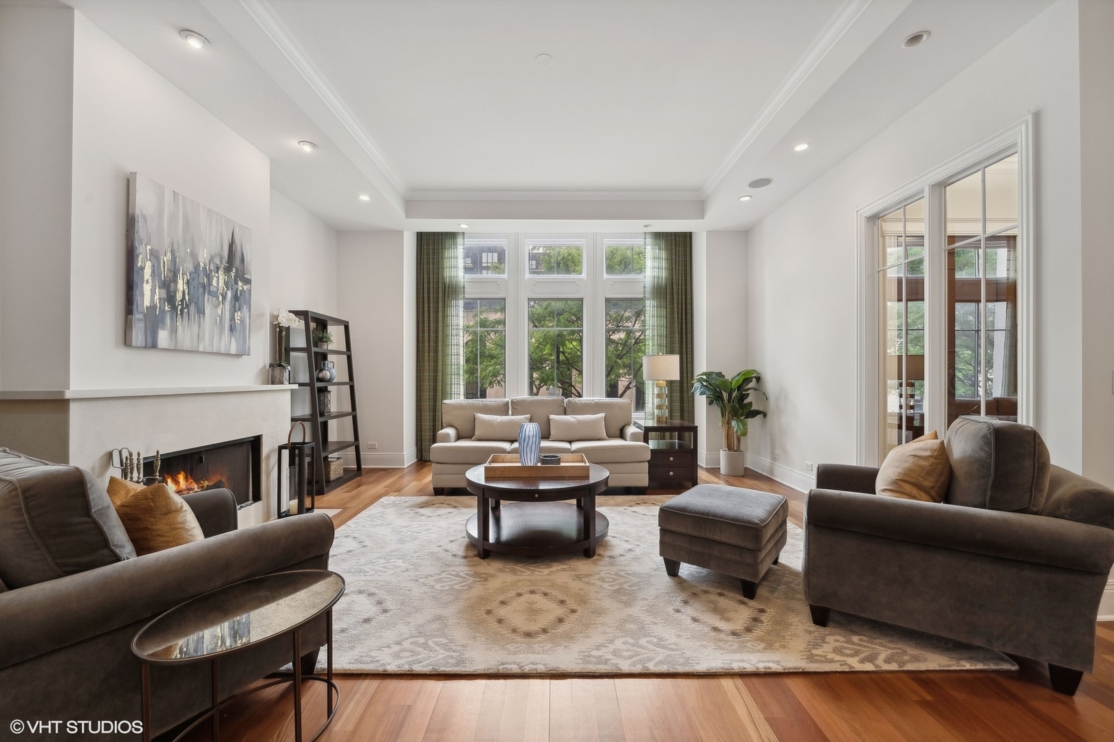 425 W Superior Street