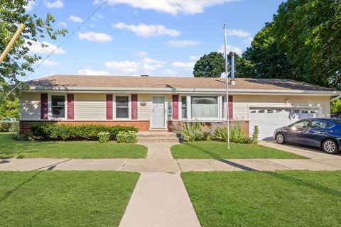 Photo of 535 E Maple Avenue, Mundelein, IL 60060 (MLS # 12448830)