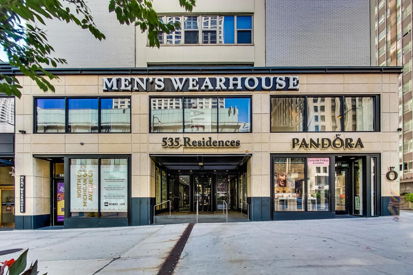 535 N Michigan Avenue 2206