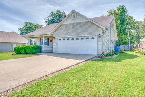 Tiny photo for 405 W Beacon Court, Mt Vernon, IL 62864 (MLS # 12740689)