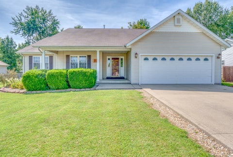 Photo of 405 W Beacon Court, Mt Vernon, IL 62864 (MLS # 12740689)