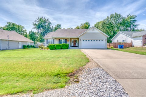 Tiny photo for 405 W Beacon Court, Mt Vernon, IL 62864 (MLS # 12740689)