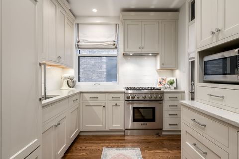 Tiny photo for 620 Sheridan Square #1, Evanston, IL 60202 (MLS # 12578360)