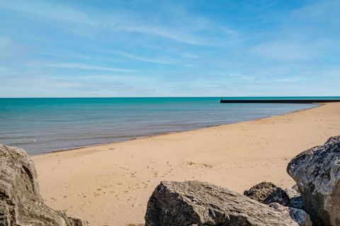 Tiny photo for 620 Sheridan Square #1, Evanston, IL 60202 (MLS # 12578360)