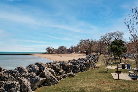 Tiny photo for 620 Sheridan Square #1, Evanston, IL 60202 (MLS # 12578360)