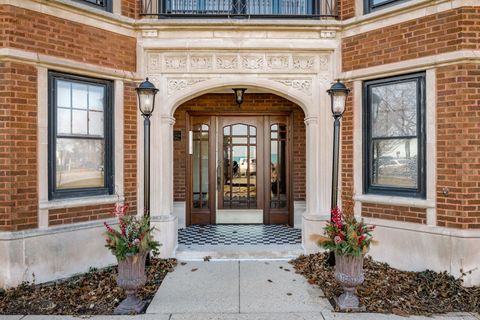 Tiny photo for 620 Sheridan Square #1, Evanston, IL 60202 (MLS # 12578360)