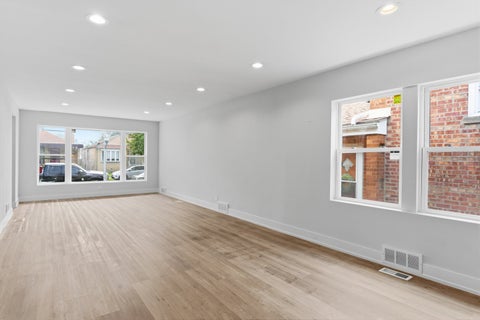 Tiny photo for 8820 S Ridgeland Avenue, Chicago, IL 60617 (MLS # 12768601)