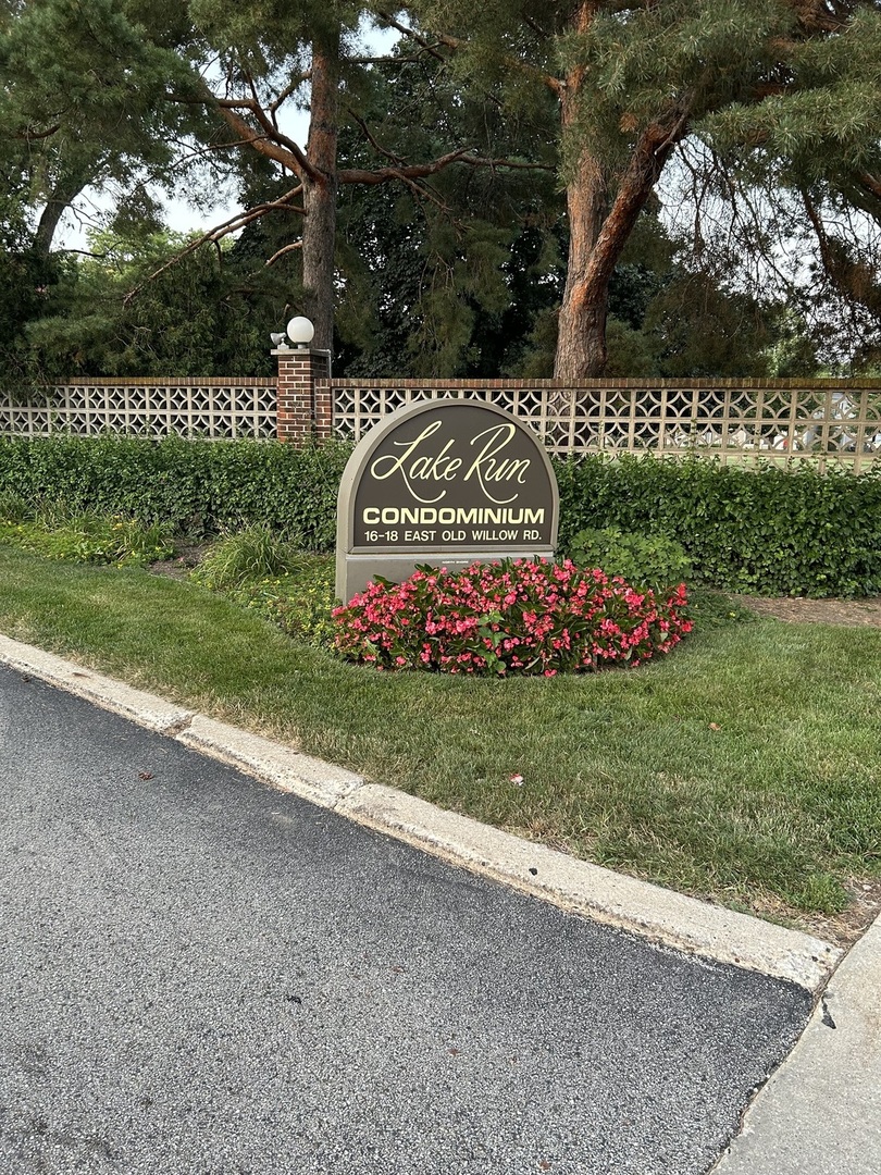 16 E Old Willow Road 405s