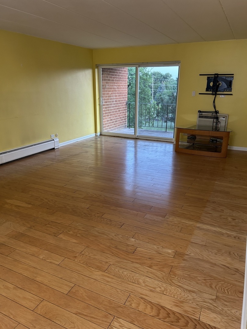 16 E Old Willow Road 405s