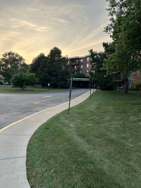 16 E Old Willow Road 405s Prospect Heights IL 60070