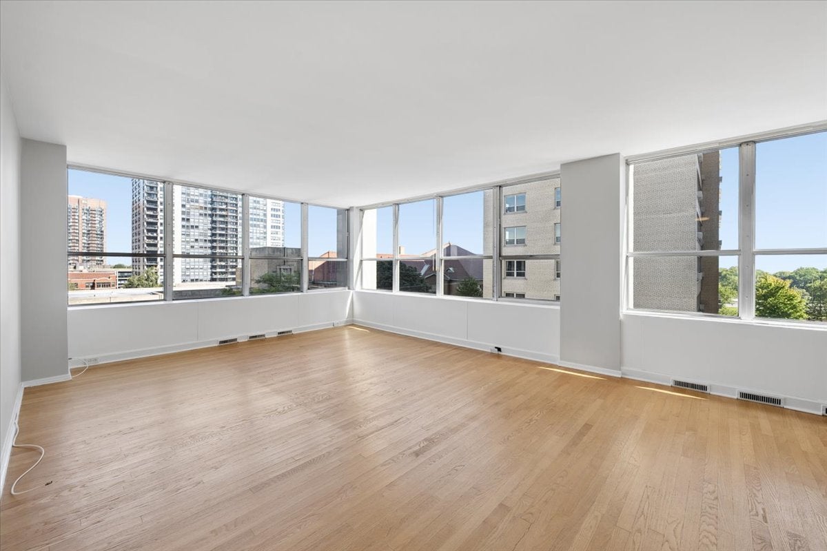 655 W Irving Park Road 502