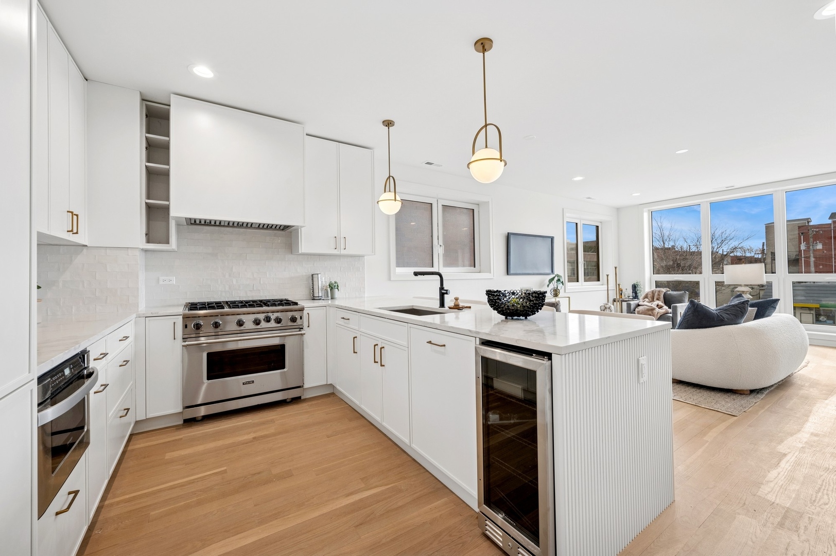 1352 W Diversey Parkway 2