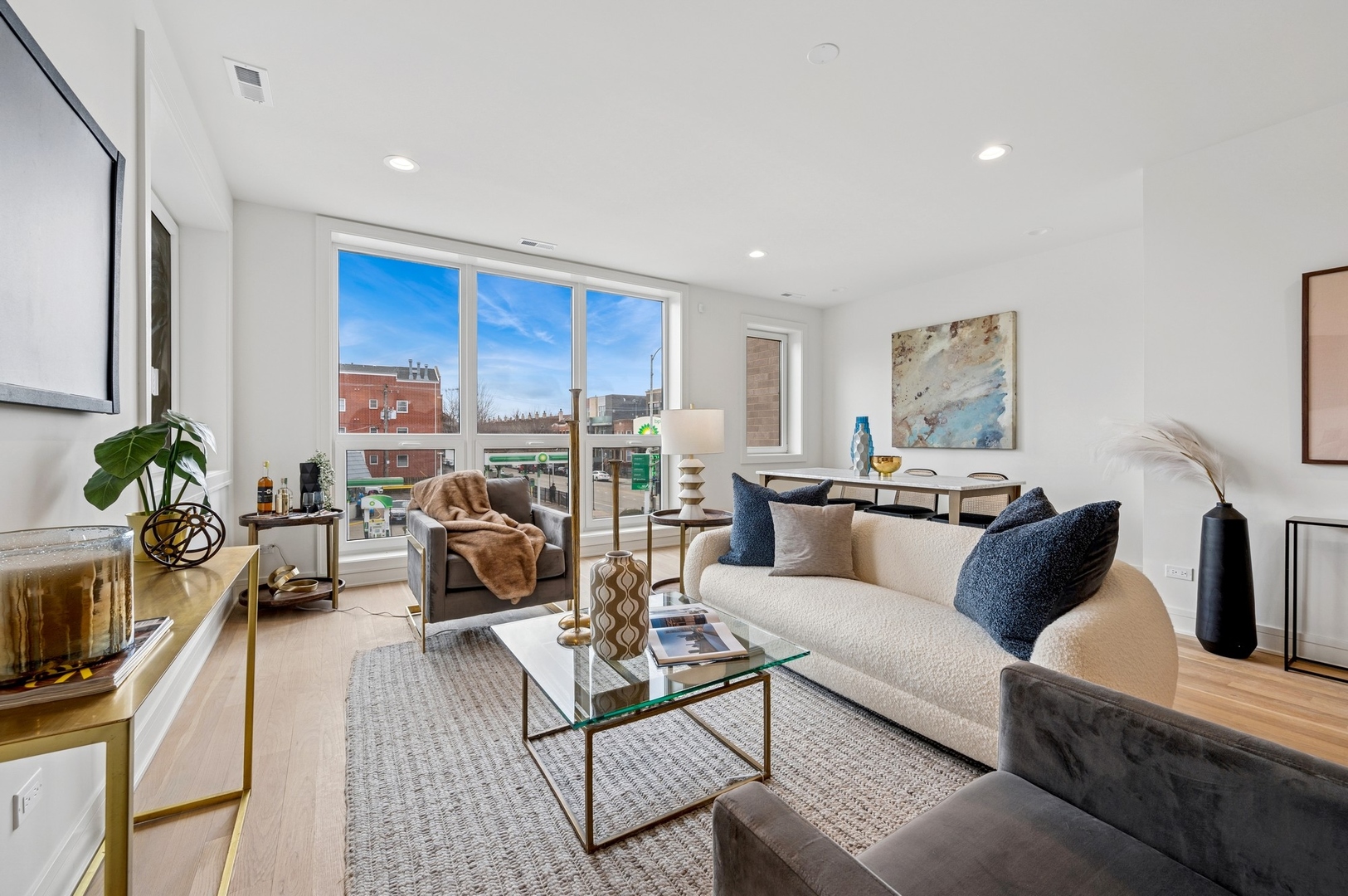 1352 W Diversey Parkway 2
