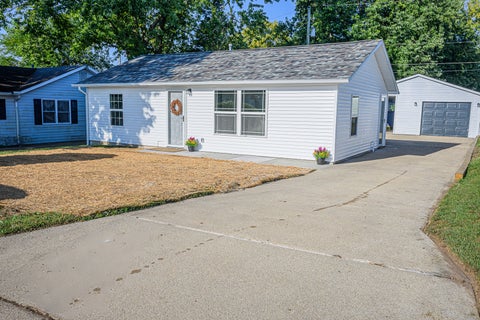 Photo of 3019 Robert Street, Bloomington, IL 61704 (MLS # 12732326)