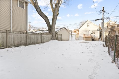 Tiny photo for 1904 W Berwyn Avenue, Chicago, IL 60640 (MLS # 12582087)