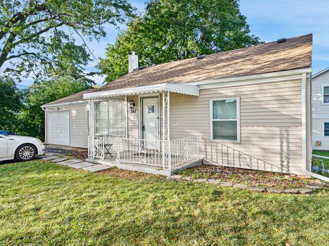 Photo of 281 E North End Avenue, Elmhurst, IL 60126 (MLS # 12496174)