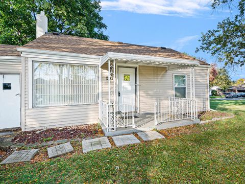 Tiny photo for 281 E North End Avenue, Elmhurst, IL 60126 (MLS # 12496174)