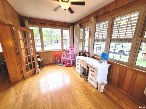 Tiny photo for 235 N INDIANA Avenue, Salem, IL 62881 (MLS # EB460277)