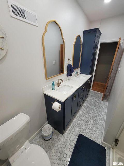 Tiny photo for 235 N INDIANA Avenue, Salem, IL 62881 (MLS # EB460277)