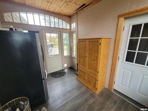 Tiny photo for 235 N INDIANA Avenue, Salem, IL 62881 (MLS # EB460277)