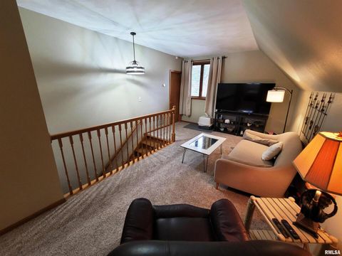 Tiny photo for 235 N INDIANA Avenue, Salem, IL 62881 (MLS # EB460277)