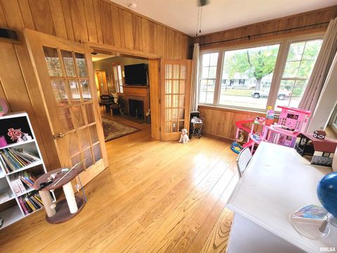 Tiny photo for 235 N INDIANA Avenue, Salem, IL 62881 (MLS # EB460277)