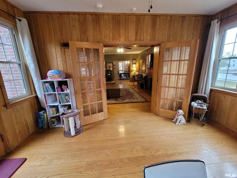 Tiny photo for 235 N INDIANA Avenue, Salem, IL 62881 (MLS # EB460277)