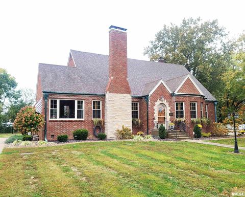 Tiny photo for 235 N INDIANA Avenue, Salem, IL 62881 (MLS # EB460277)