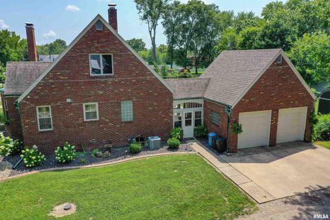 Tiny photo for 235 N INDIANA Avenue, Salem, IL 62881 (MLS # EB460277)