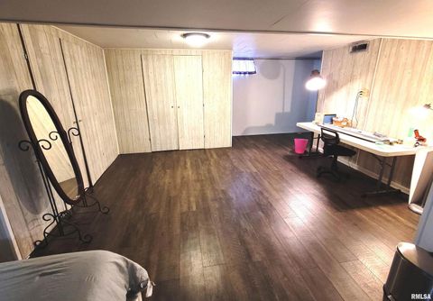 Tiny photo for 235 N INDIANA Avenue, Salem, IL 62881 (MLS # EB460277)