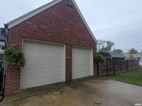 Tiny photo for 235 N INDIANA Avenue, Salem, IL 62881 (MLS # EB460277)