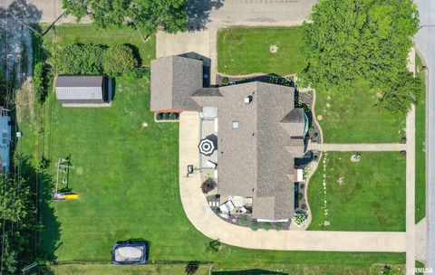 Tiny photo for 235 N INDIANA Avenue, Salem, IL 62881 (MLS # EB460277)