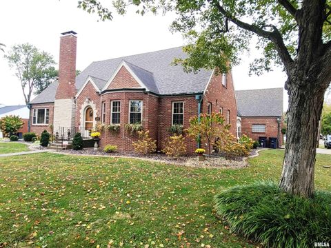 Tiny photo for 235 N INDIANA Avenue, Salem, IL 62881 (MLS # EB460277)