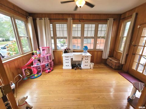 Tiny photo for 235 N INDIANA Avenue, Salem, IL 62881 (MLS # EB460277)