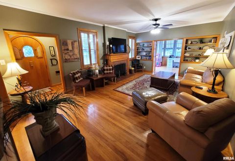 Tiny photo for 235 N INDIANA Avenue, Salem, IL 62881 (MLS # EB460277)