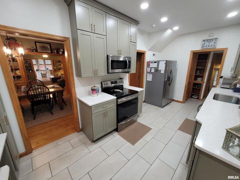 Tiny photo for 235 N INDIANA Avenue, Salem, IL 62881 (MLS # EB460277)