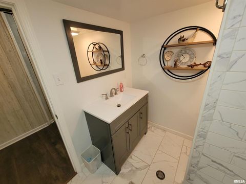 Tiny photo for 235 N INDIANA Avenue, Salem, IL 62881 (MLS # EB460277)