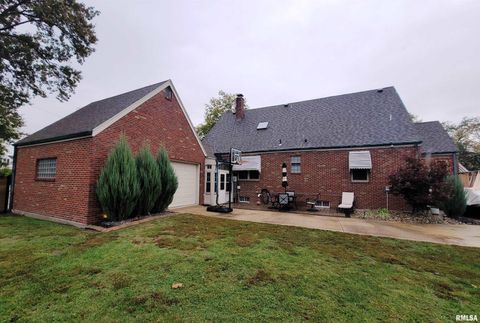 Tiny photo for 235 N INDIANA Avenue, Salem, IL 62881 (MLS # EB460277)