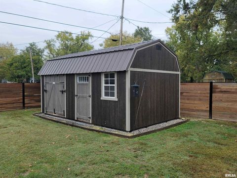 Tiny photo for 235 N INDIANA Avenue, Salem, IL 62881 (MLS # EB460277)