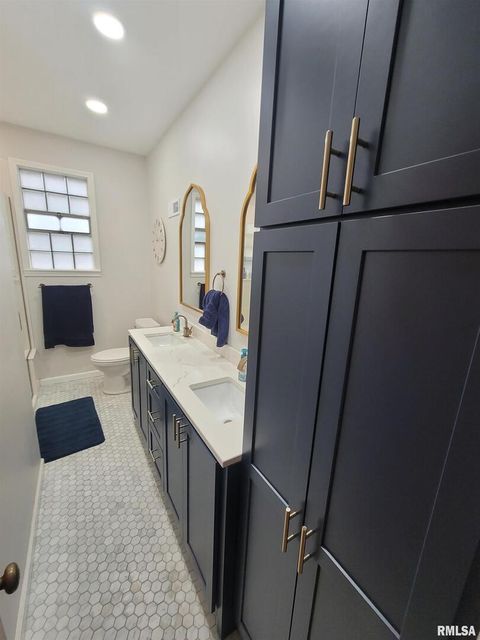 Tiny photo for 235 N INDIANA Avenue, Salem, IL 62881 (MLS # EB460277)