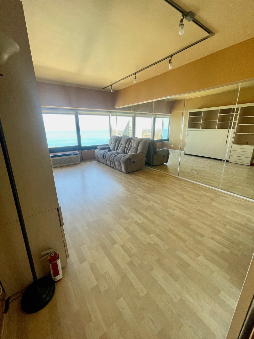 175 E DELAWARE Place 5108