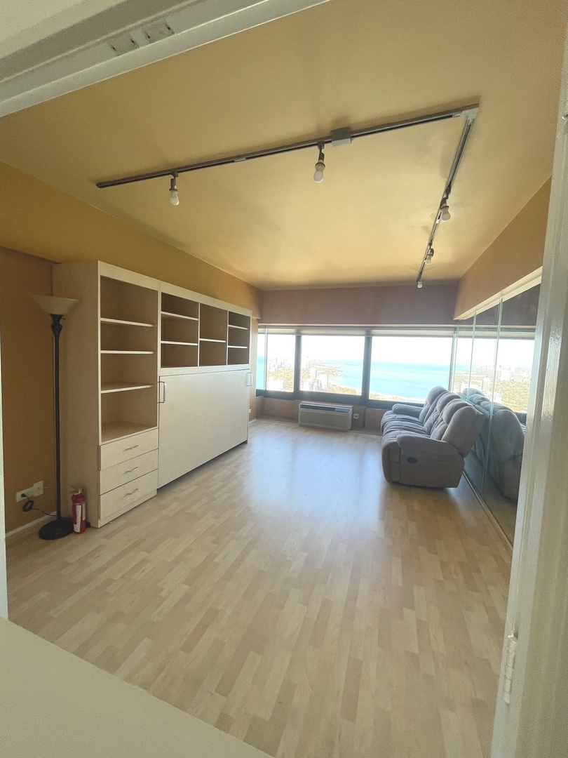 175 E DELAWARE Place 5108