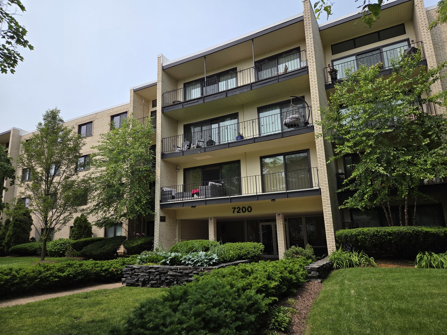 7200 N Ridge Boulevard 4H