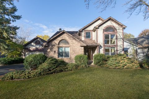 Photo of 1956 N Lake Arlington Drive, Arlington Heights, IL 60004 (MLS # 12497172)